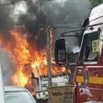 Motorista recebe descarga elétrica após caminhão atingir fios de alta tensão no bairro Letícia, em BH - Foto: Reprodução