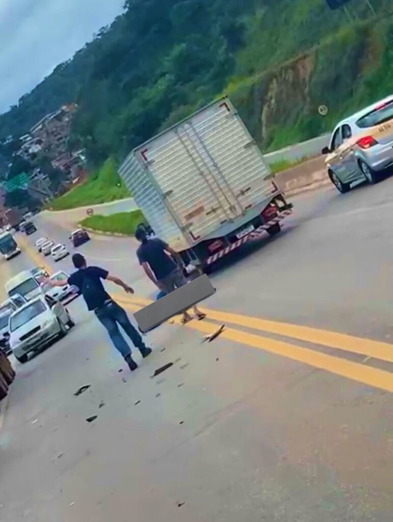 Motociclista morre após batida com caminhão na BR-381, em Sabará - Foto: Reprodução/Redes Sociais
