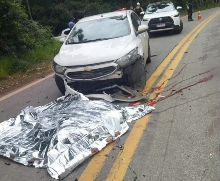 Grave acidente entre moto e carro deixa dois mortos na MG-435, em Caeté - Foto: Reprodução/Redes Sociais