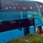 Motorista de ônibus morre e 10 pessoas ficam feridas após acidente na Fernão Dias, entre Lavras e Nepomuceno - Foto: Divulgação/CBMMG