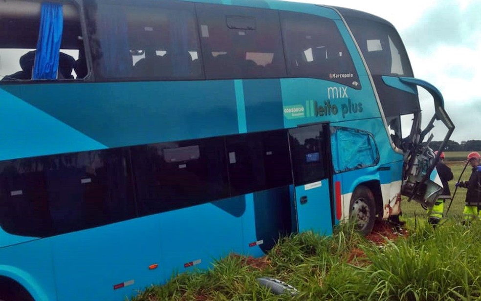 Motorista de ônibus morre e 10 pessoas ficam feridas após acidente na Fernão Dias, entre Lavras e Nepomuceno - Foto: Divulgação/CBMMG