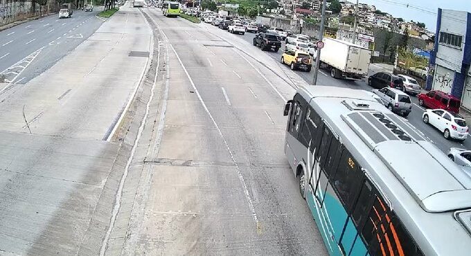 Motoristas enfrentam trânsito lento nas avenidas Cristiano Machado e Antônio Carlos, em BH - Foto: Divulgação/BHTrans