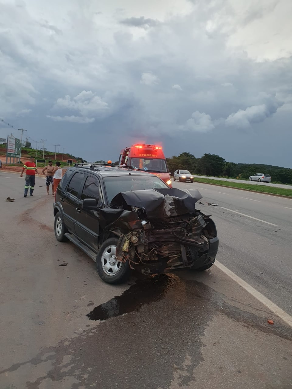 Duas homens ficam feridas após batida entre carros na BR-262, em Nova Serrana - Foto: Divulgação/CBMMG