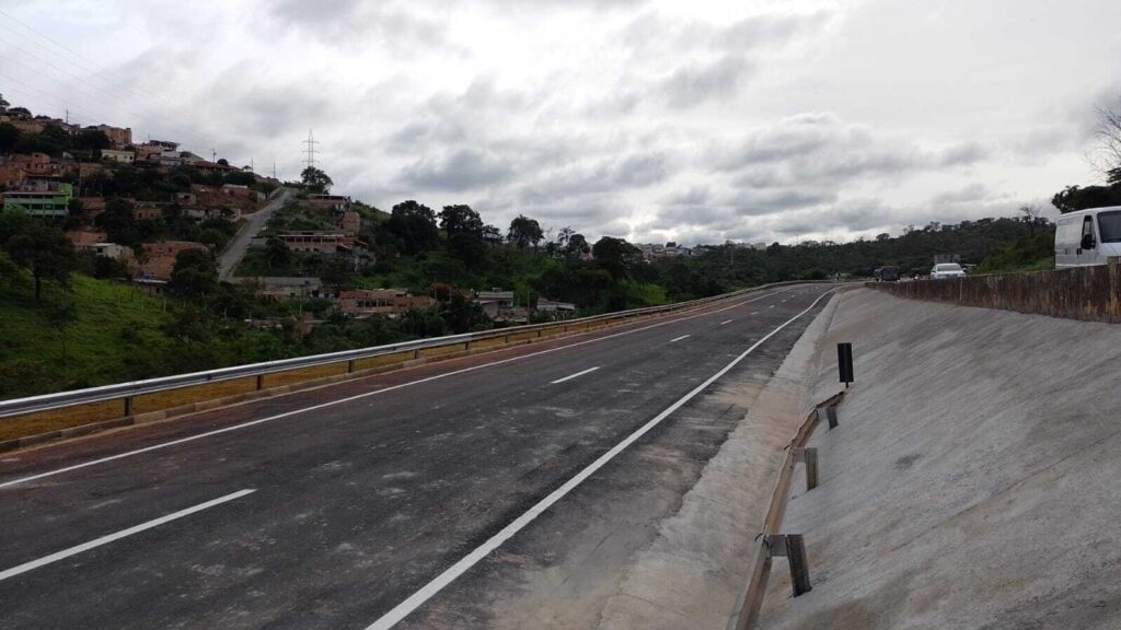 Obras para recuperar pista são concluídas na BR-262, em Betim - Foto: Divulgação/Triunfo