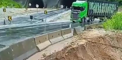 Túnel é liberado após parte de pista da BR-381, em Antônio Dias, ameaçar desabar - Foto: Reprodução