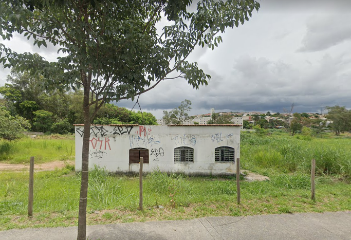 Adolescente é encontrado morto dentro de casa abandonada em bairro Serrano, em BH - Foto: Reprodução/Google Street View