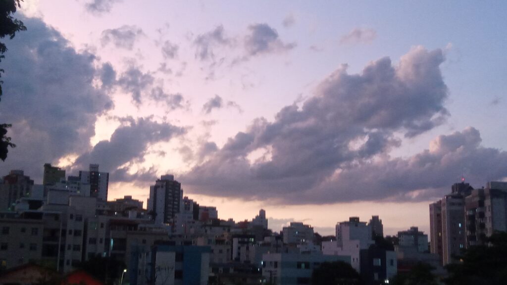 Chuva em BH: Defesa Civil emite alerta para risco geológico - Foto: Por Dentro de Minas