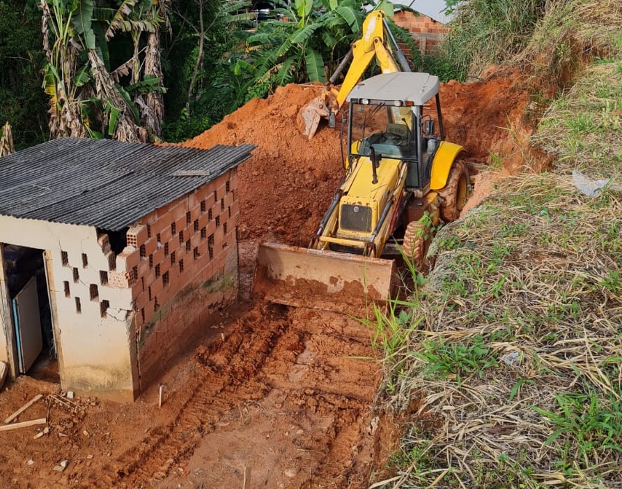 Homens ficam feridos após deslizamento de terra em São Gonçalo do Rio Abaixo - Foto: Divulgação/CBMMG