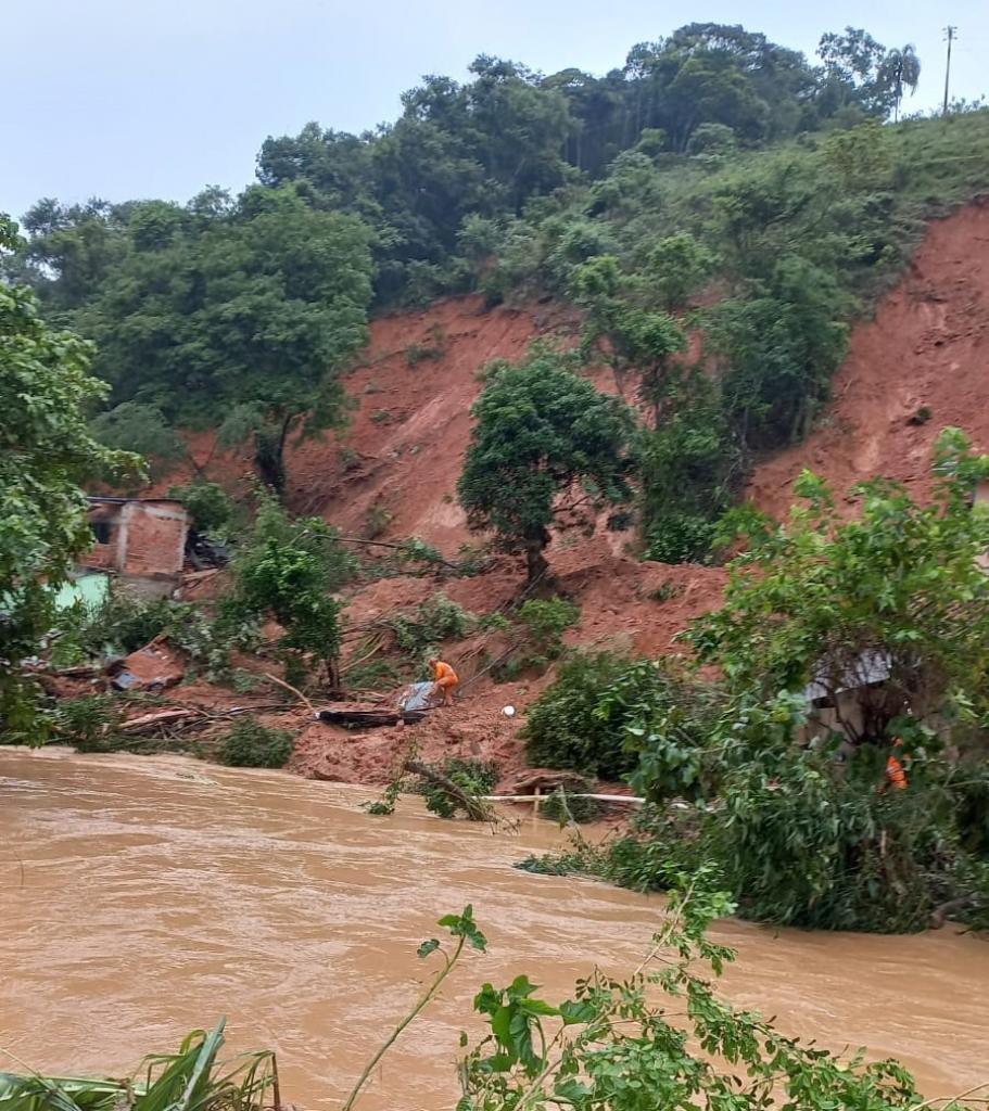 Deslizamento De Terra Mata Mulher E Deixa Desaparecidos Em Antônio Dias Por Dentro De Minas Mg 