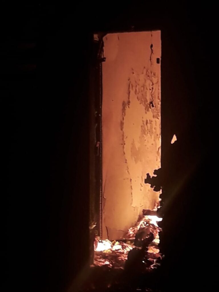 Dois homens morrem carbonizados em incêndio dentro de residência em Juiz de Fora - Foto: Divulgação/CBMMG
