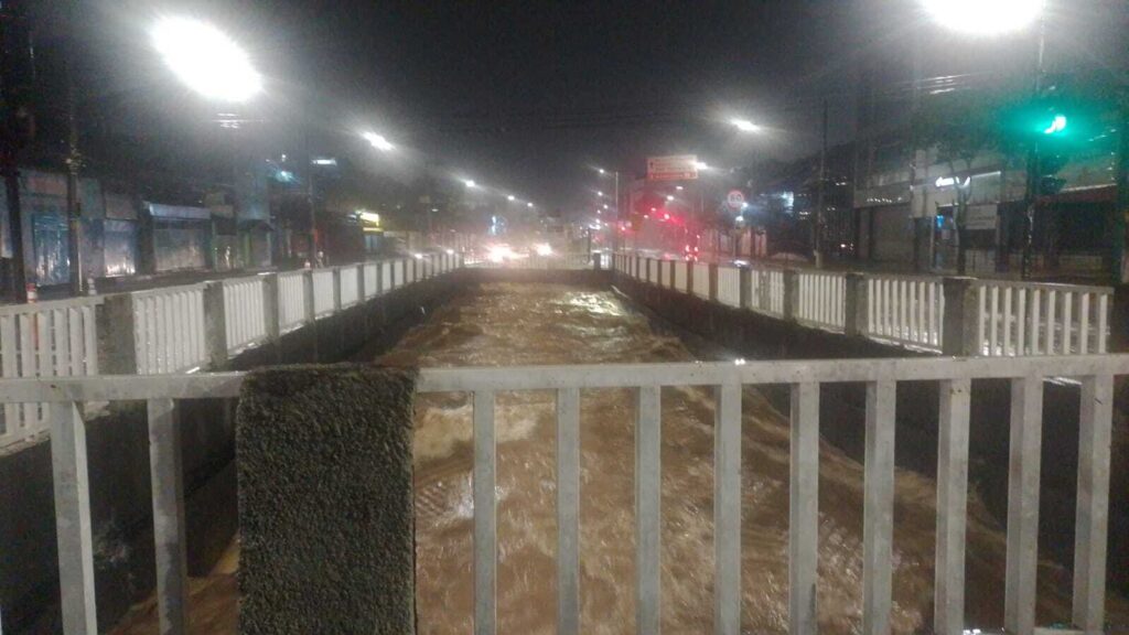 Avenida Vilarinho, em Venda Nova, é fechada por risco de inundação - Foto: Divulgação/BHTrans