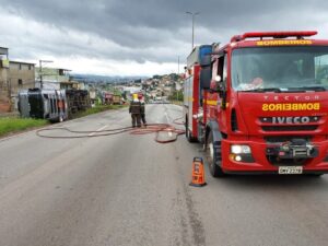 Acidente com carreta deixa trânsito lento no Anel Rodoviário e BR-040 - Foto: Divulgação/CBMMG