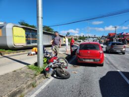 Acidente entre carro e moto deixa uma pessoa ferida na Avenida Antônio Carlos, em BH - Foto: Divulgação/CBMMG