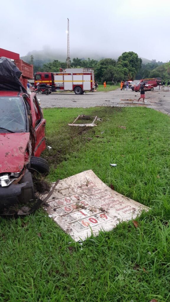 Grave acidente mata criança e dois homens na BR-116, em Muriaé - Foto: Divulgação/CBMMG