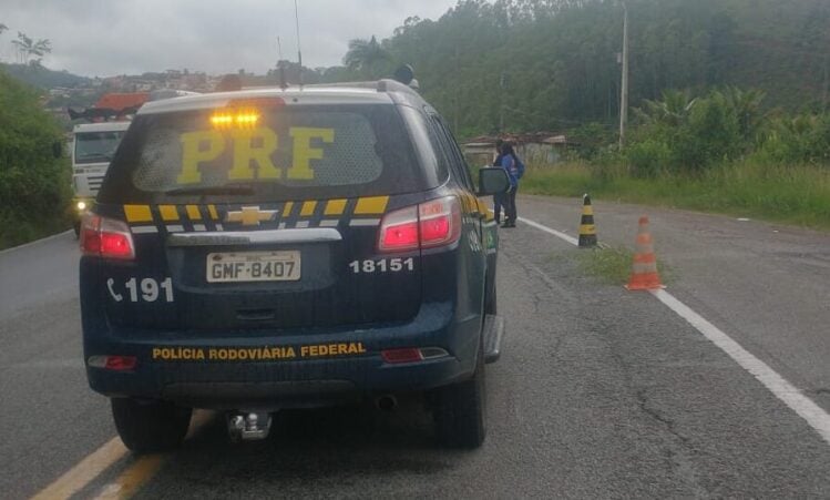 Motociclista morre após colisão frontal com carreta na BR-381, em Nova Era - Foto: Reprodução