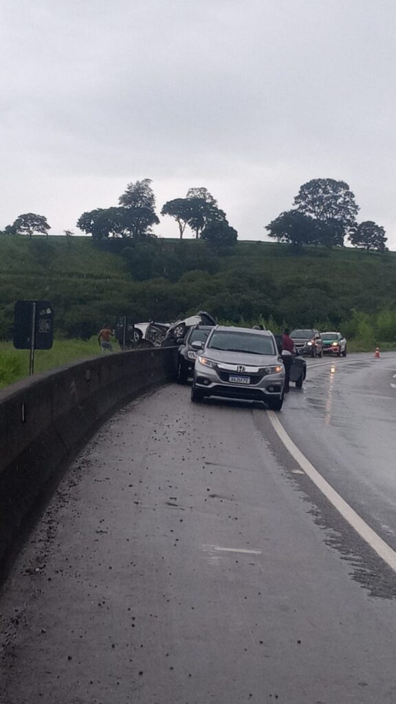 Uma pessoa morre e outras três ficaram feridas em acidente na Rodovia Fernão Dias, no Sul de Minas - Foto: Reprodução