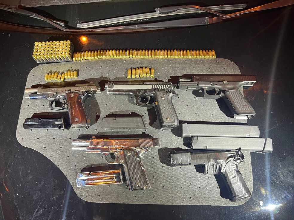 Quatro homens são presos durante perseguição policial na MG-424, em Vespasiano 1 Quatro homens são presos durante perseguição policial na MG-424, em Vespasiano - Foto: PMMG