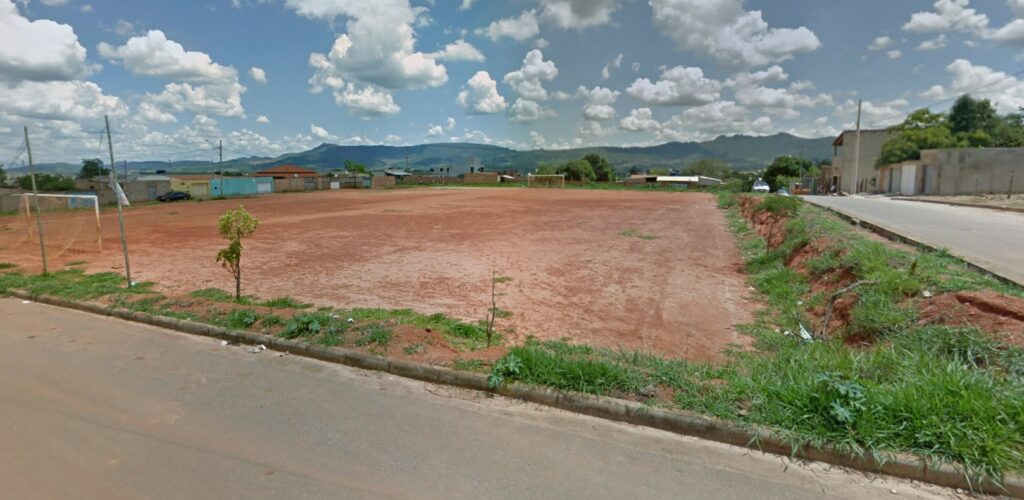 Mulher é encontrada morta em campo de futebol em Igarapé - Foto: Reprodução/Google Street View