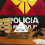 Grupo que planejava vingança é preso com armas e drogas no Novo Aarão Reis, em BH - Foto: Divulgação/PMMG