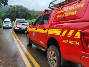 Idosa morre após deslizamento de terra em distrito de Caratinga - Foto: Divulgação/CBMMG