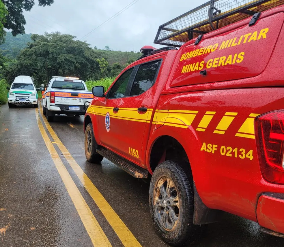 Idosa morre após deslizamento de terra em distrito de Caratinga - Foto: Divulgação/CBMMG