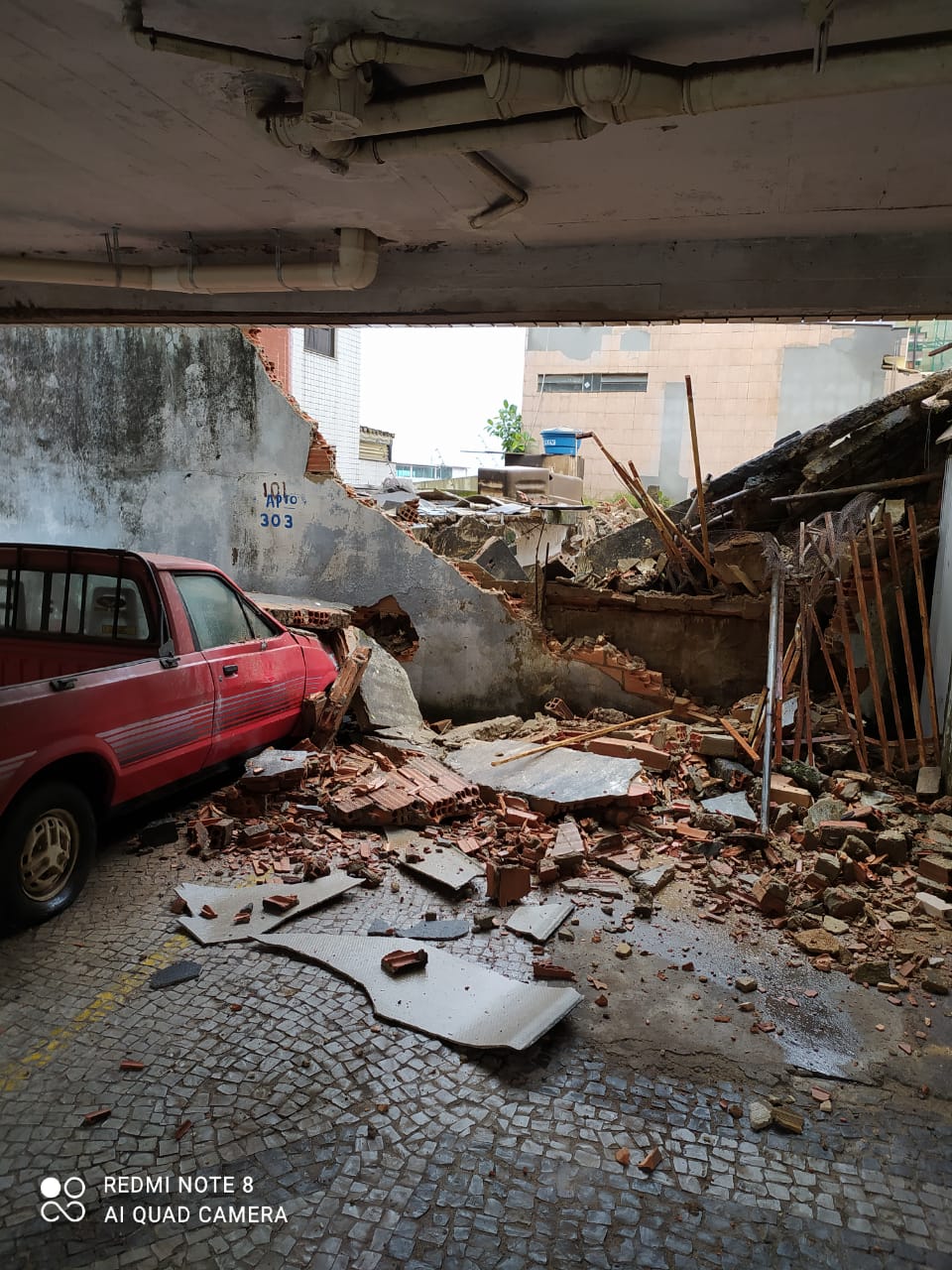 Parte de prédio de três andares desaba no bairro Novo Eldorado, em Contagem - Foto: Anita de Carvalho / Guarda Civil de Contagem