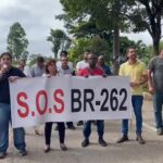 Manifestantes bloqueiam rodovia BR-262 em Rio Casca por causa dos buracos - Foto: Reprodução