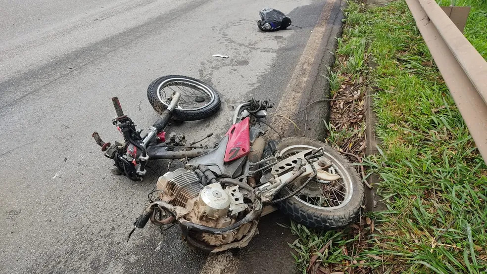 Motociclista morre em acidente com carro na BR-040, em Ressaquinha - Foto: Divulgação/PRF