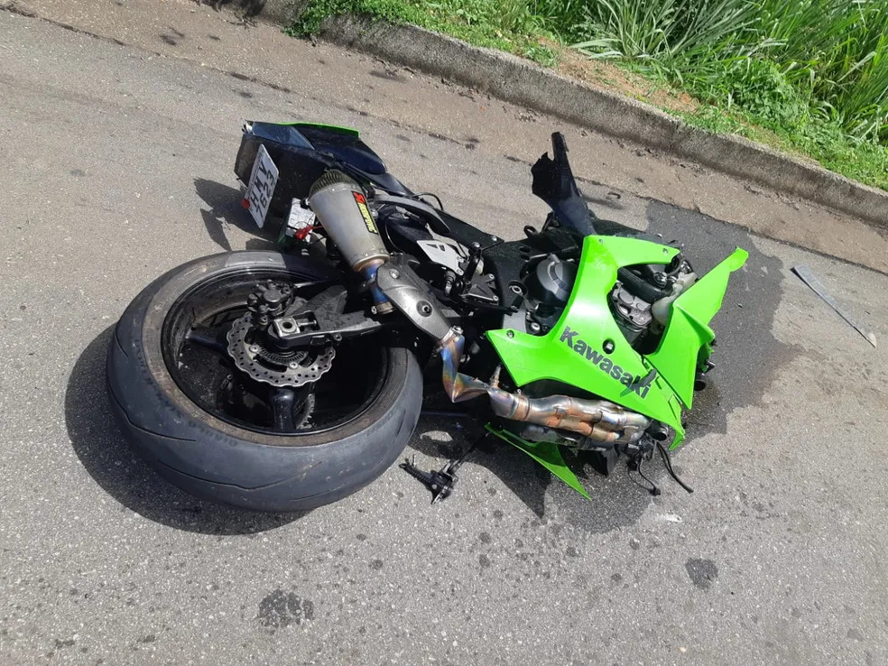 Mulher morre atingida por moto dentro de ambulância na BR-262, em Conceição do Pará - Foto: Divulgação/PMMG
