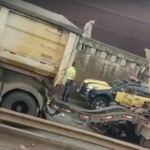 Motociclista morre atropelado por carreta na Avenida Cardeal Eugênio Pacelli, em Contagem - Foto: Reprodução