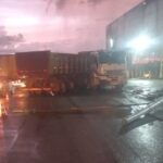 Carreta atinge e derruba poste na Via Expressa de Contagem - Foto: Divulgação/TransCon