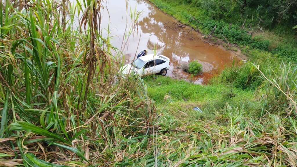 Homem morre após carro capotar na BR-356, em Viçosa - Foto: Divulgação/CBMMG