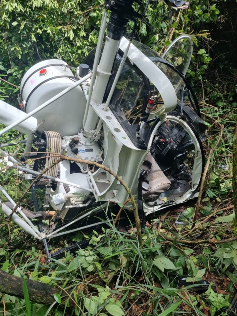 Helicóptero com duas pessoas cai no bairro Kennedy, em Contagem - Foto: Divulgação/CBMMG