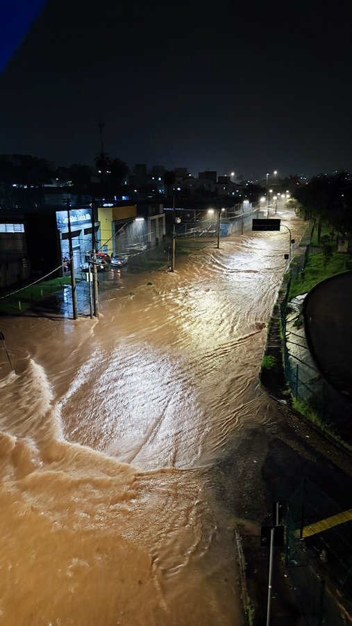 Avenida Vilarinho, em BH, é fechada por risco de inundação - Foto: Reprodução/Redes Sociais