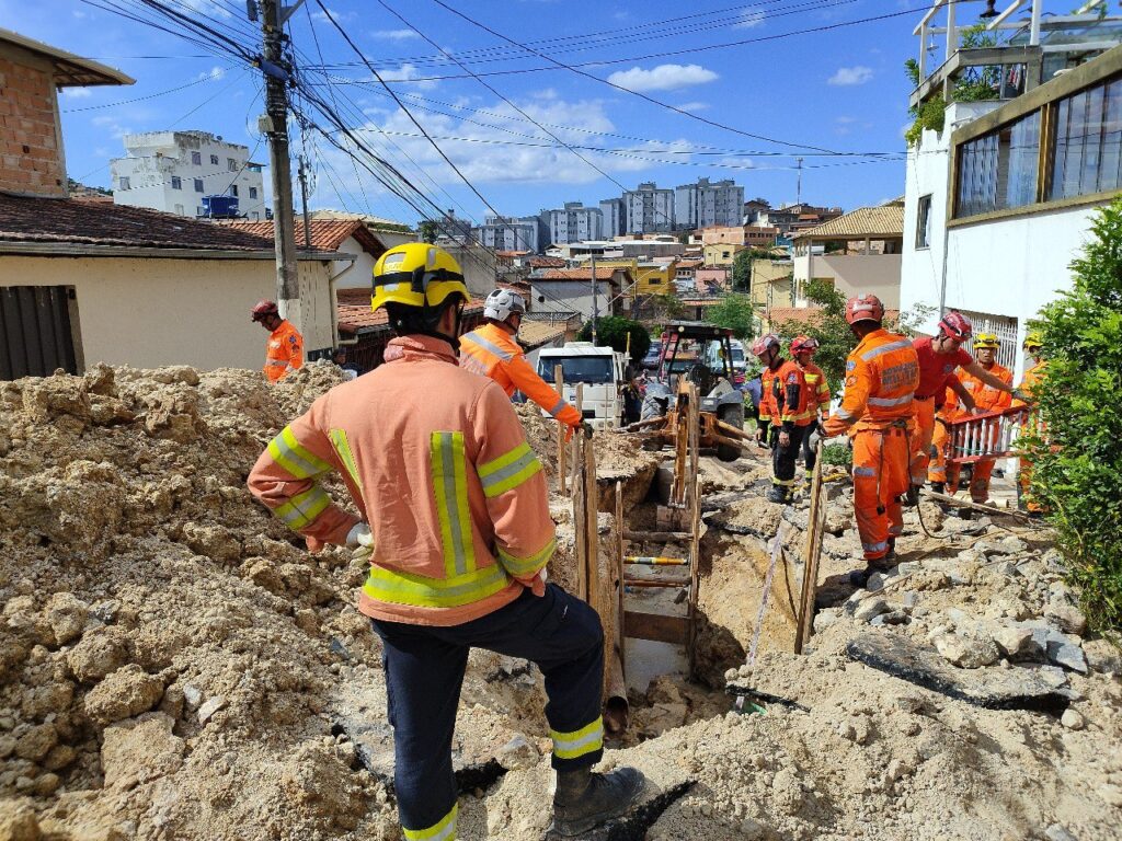 Homem morre soterrado enquanto trabalhava em uma obra da Copasa em Sabará - Foto: Divulgação/CBMMG