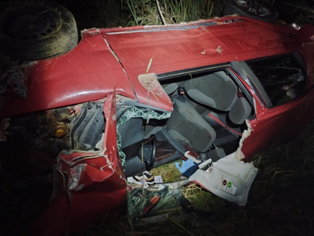 Criança de 4 anos morre após ser ejetada para fora do veículo em acidente na MGC-120, em Viçosa - Foto: Divulgação/CBMMG