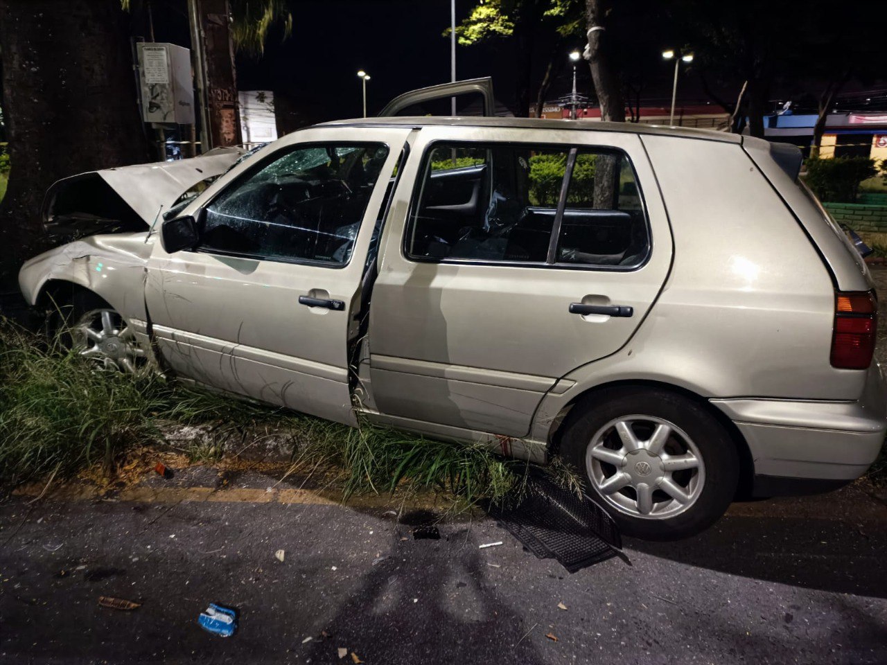 Mulher morre em acidente de carro na Avenida Abílio Machado, em BH - Foto: Divulgação/CBMMG