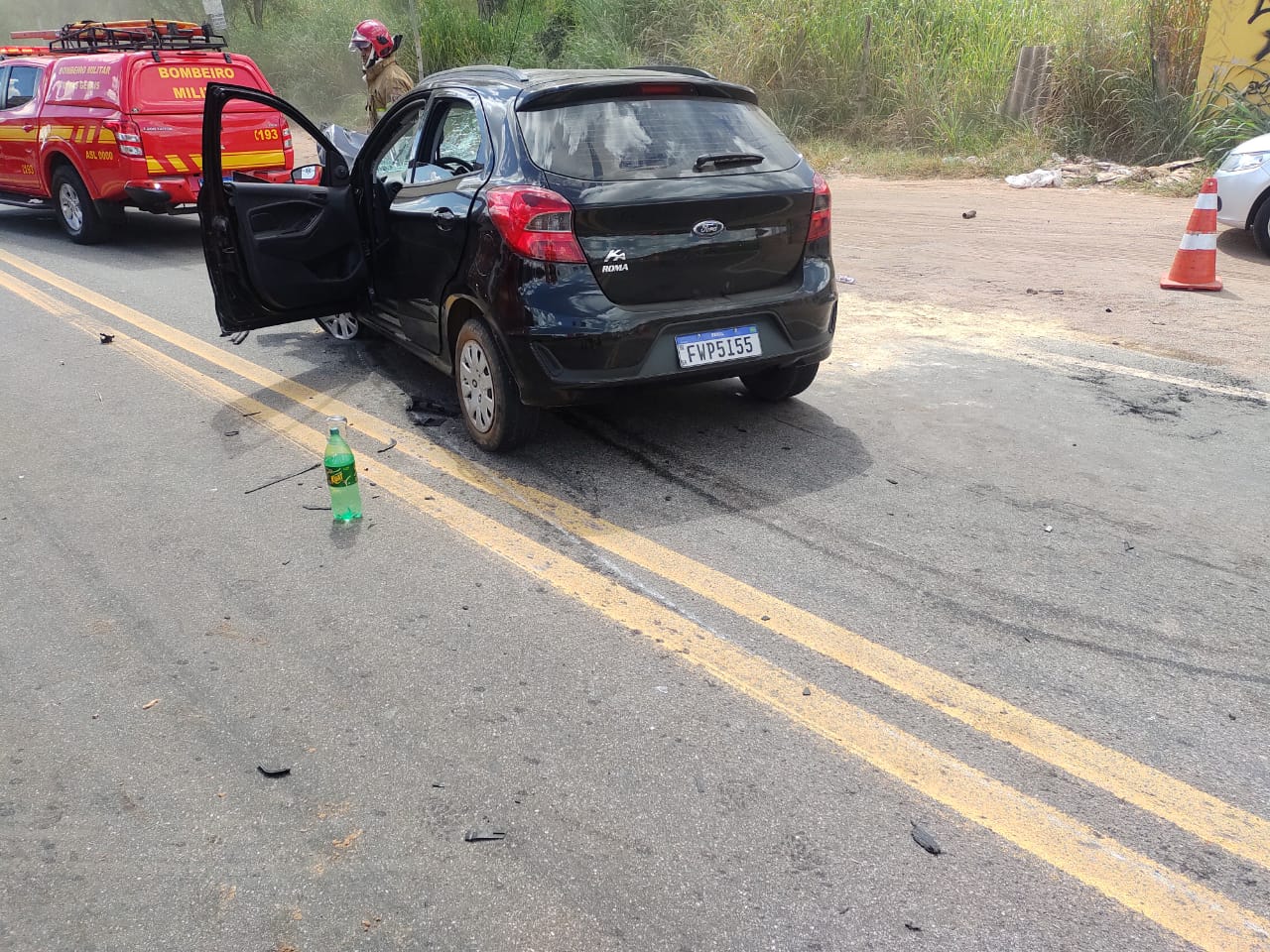 Duas pessoas ficam feridas após colisão frontal entre carros na BR-381, em Sabará - Foto: Divulgação/Corpo de Bombeiros