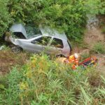 Homem morre e cinco pessoas ficam feridas após carro cair em ribanceira na BR-452, entre Araxá e Perdizes - Foto: Divulgação/CBMMG
