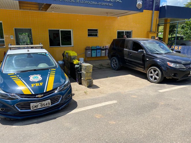 Polícia Rodoviária Federal apreende quase 600 kg de maconha na BR-116, em Leopoldina - Foto: Divulgação/PRF