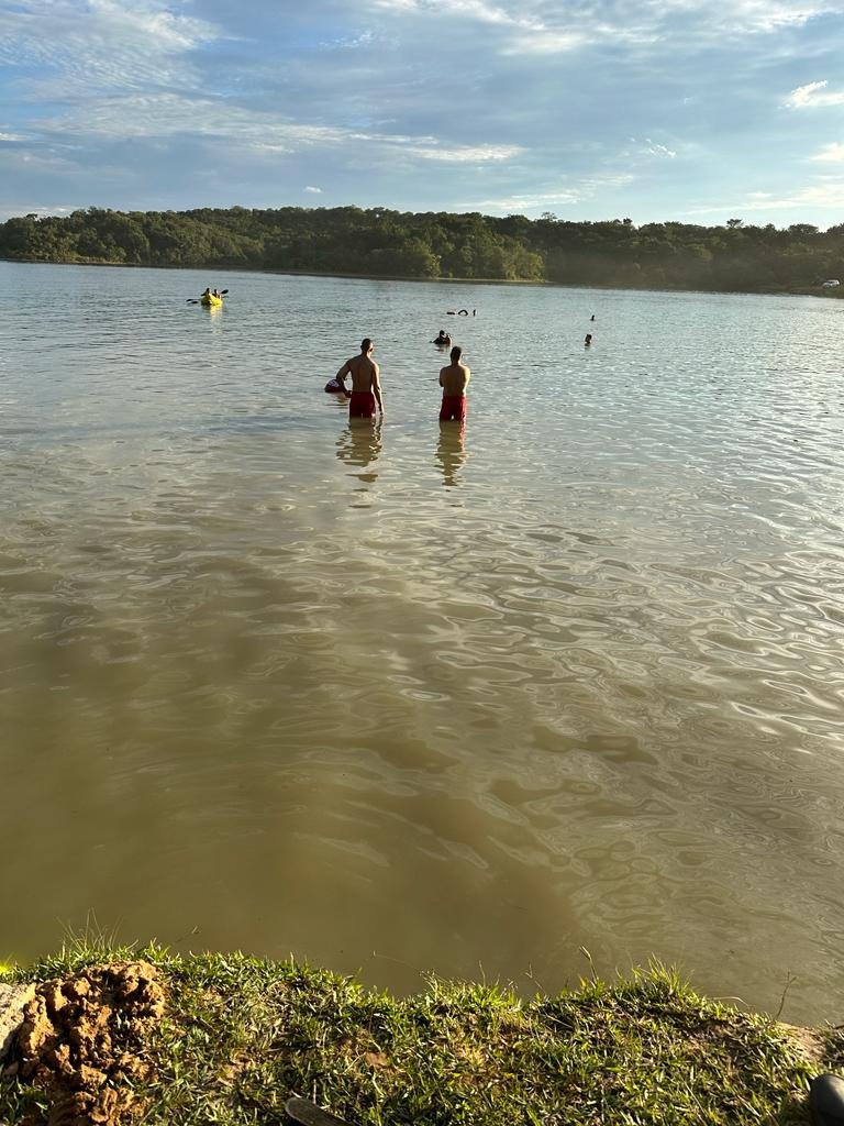 Jovem de 18 anos morre afogado na lagoa Várzea das Flores, em Betim - Foto: Divulgação/Corpo de Bombeiros