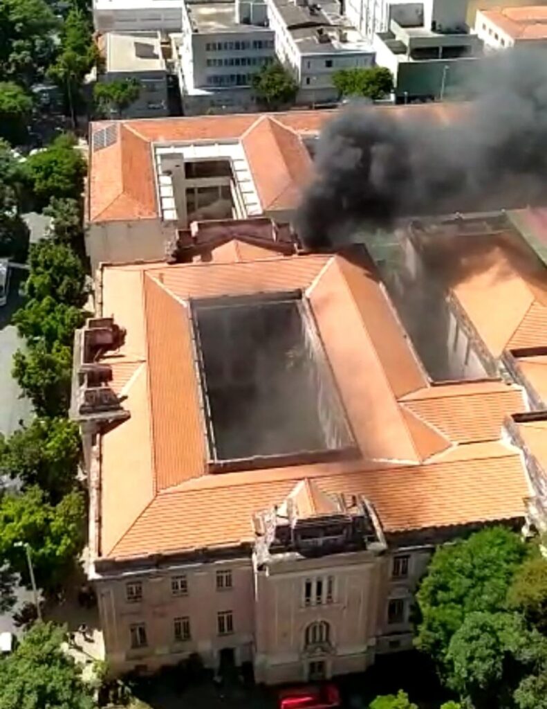 Instituto de Educação de Minas Gerais em BH pega fogo e 44 pessoas são atendidos - Foto: Reprodução