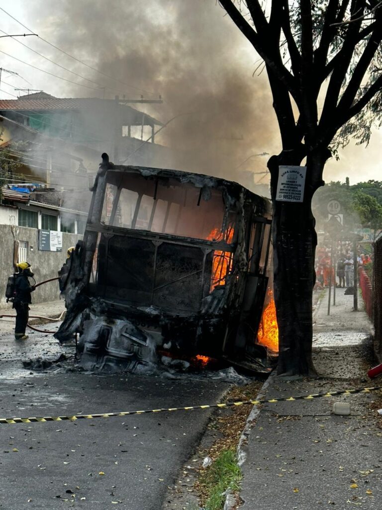 Incêndio criminoso em ônibus de BH causa prejuízo de superior a R$ 700 mil - Foto: Divulgação