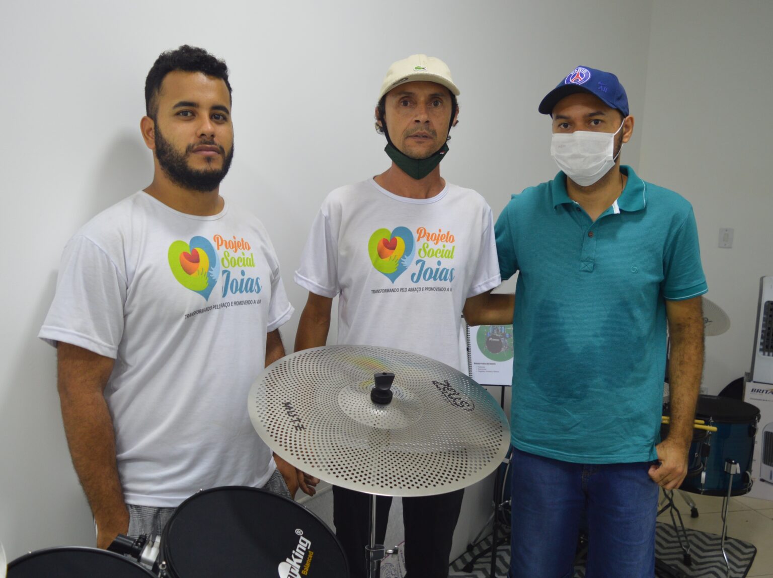 Gabriel Meireles (violão),  César Rodrigues (coordenador do curso de Música)  e Douglas Rodrigues (teclado e piano) - Foto: Divulgação