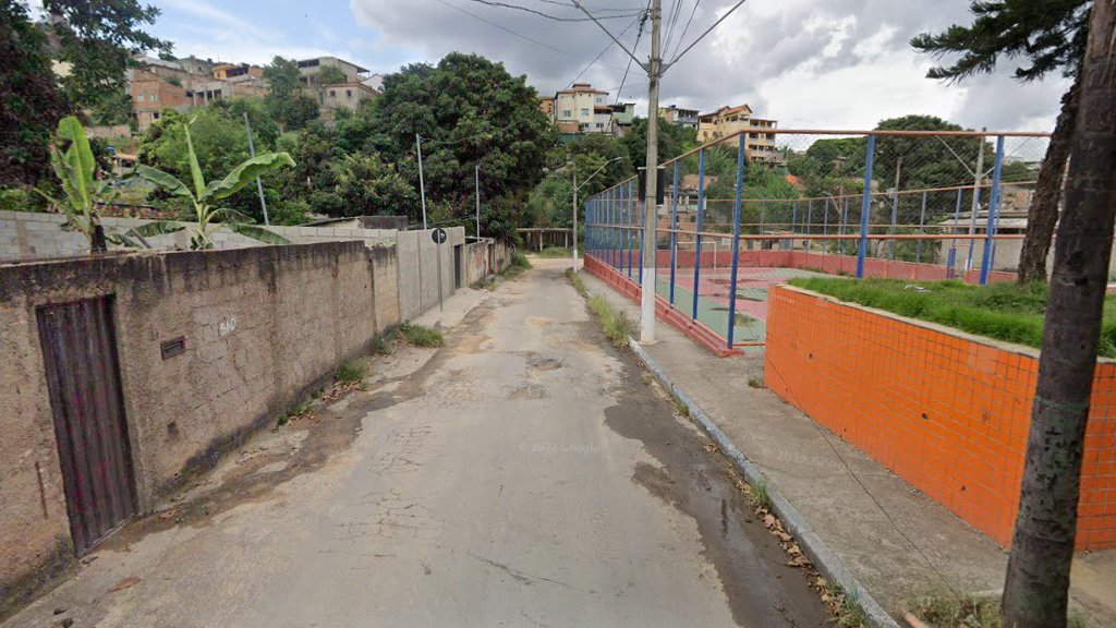 Dois homens são mortos a tiros dentro de carro no bairro Washington Pires, em Ibirité - Foto: Reprodução/Google Street View