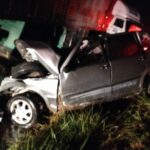 Três pessoas morrem em grave acidente entre carro e caminhão na BR-354, em Bambuí - Foto: Divulgação/CBMMG
