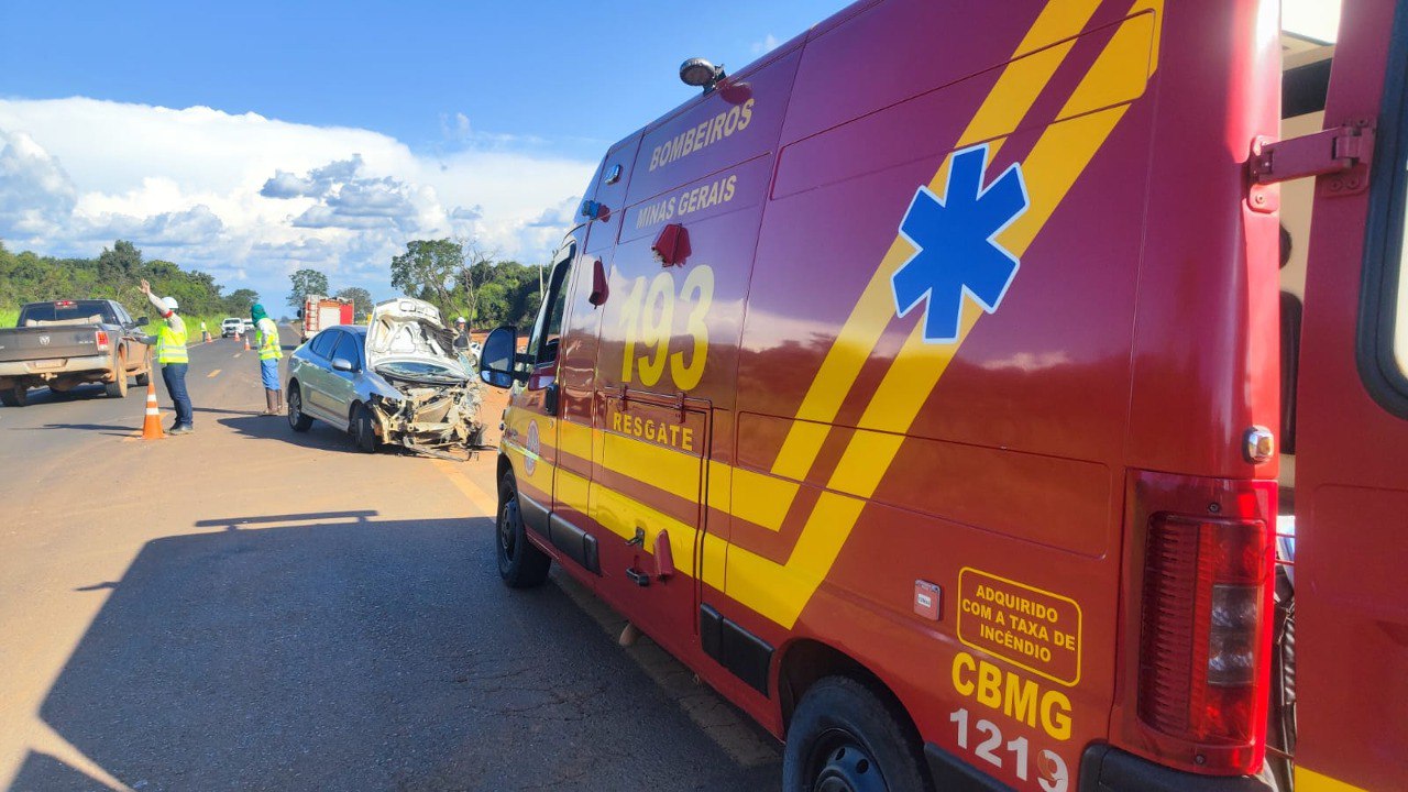 Dois homens morrem em colisão frontal na BR-452, entre Uberlândia e Tupaciguara - Foto: Divulgação/CBMMG