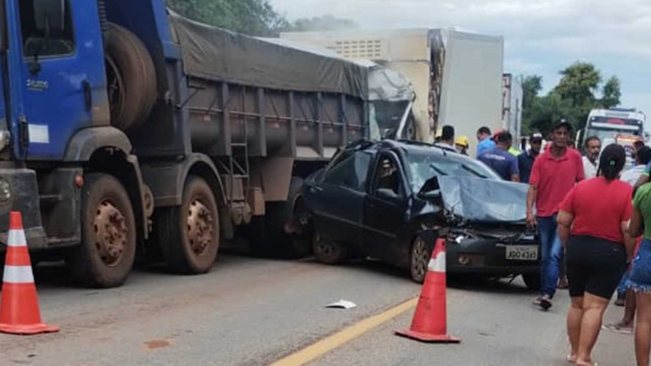 Grave acidente entre cinco veículos deixa um morto na BR-040, em Paracatu - Foto: Reprodução/Redes Sociais