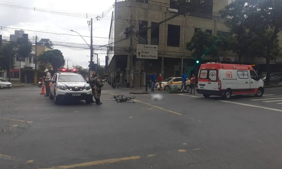 Ciclista morre atropelado por carro na Avenida Amazonas, em BH - Foto: Divulgação/PMMG