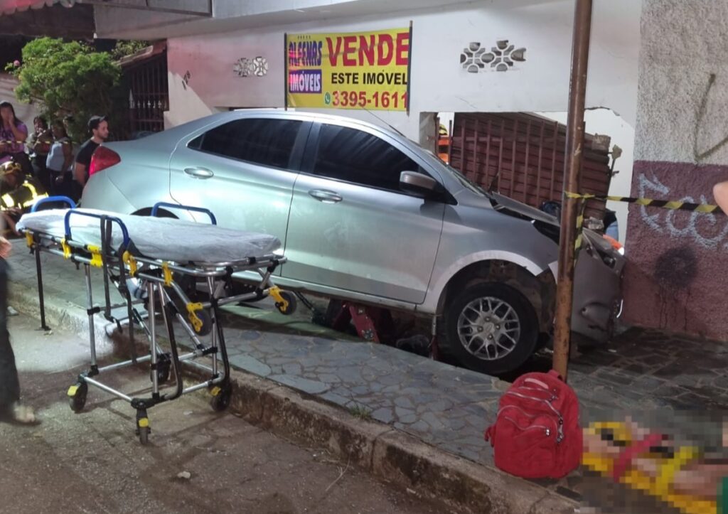 Carro bate em moto e atropela cinco pessoas em Contagem - Foto: Divulgação/CBMMG